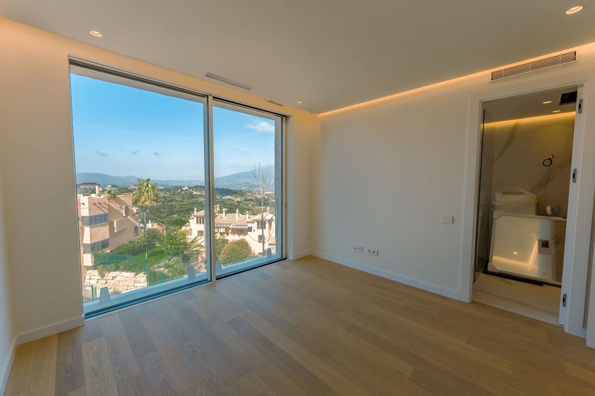 4 bedroom Apartment for sale in Ojen with pool garage - € 2,950,000 (Ref: 9642848)