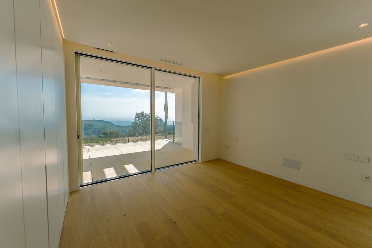 4 bedroom Apartment for sale in Ojen with pool garage - € 2,950,000 (Ref: 9642848)