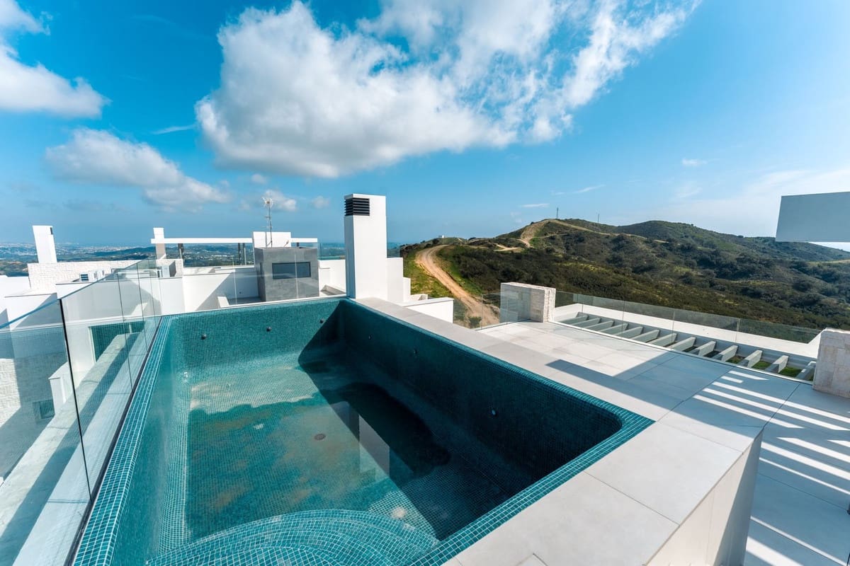 4 bedroom Apartment for sale in Ojen with pool garage - € 2,950,000 (Ref: 9642848)