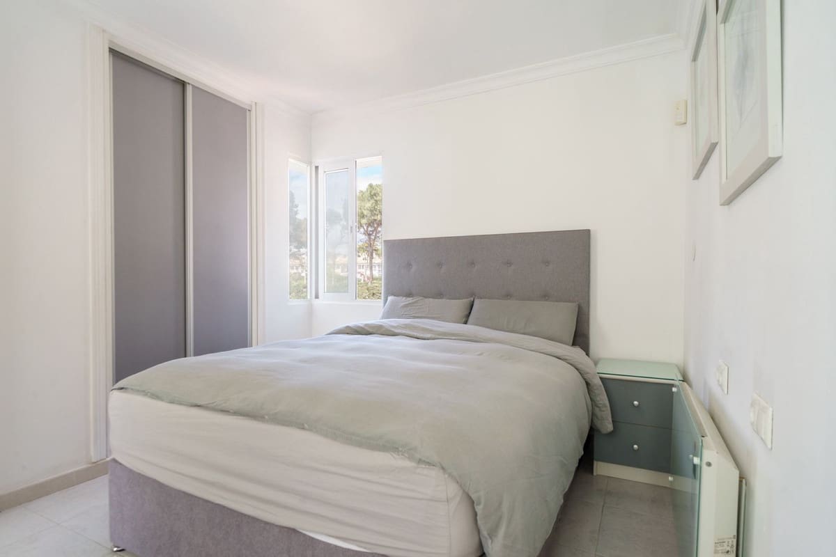 Appartement de 2 chambres de location de vacances à Mijas avec piscine garage - 1 200 € (Ref: 9643563)