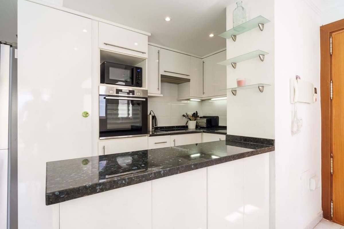 Appartement de 2 chambres de location de vacances à Mijas avec piscine garage - 1 200 € (Ref: 9643563)