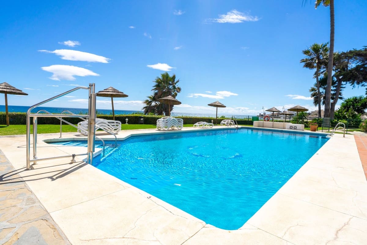 Appartement de 2 chambres de location de vacances à Mijas avec piscine garage - 1 200 € (Ref: 9643563)