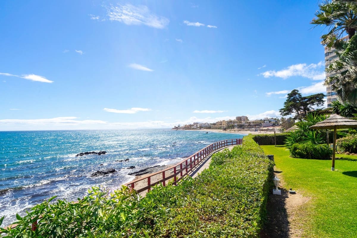 Appartement de 2 chambres de location de vacances à Mijas avec piscine garage - 1 200 € (Ref: 9643563)