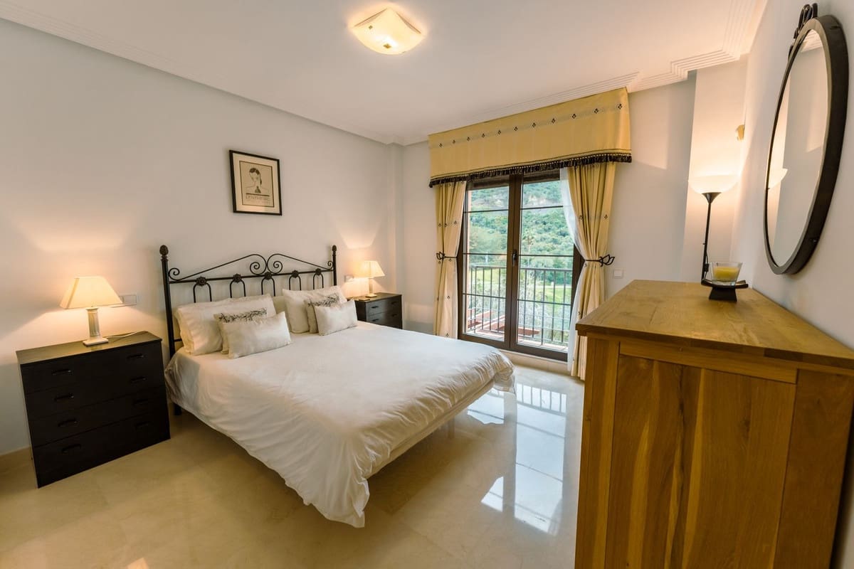 2 soveværelse Lejlighed til salg i Los Arqueros med swimmingpool garage - € 449.000 (Ref: 9671170)