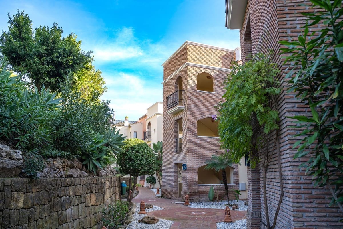 2 soveværelse Lejlighed til salg i Los Arqueros med swimmingpool garage - € 449.000 (Ref: 9671170)