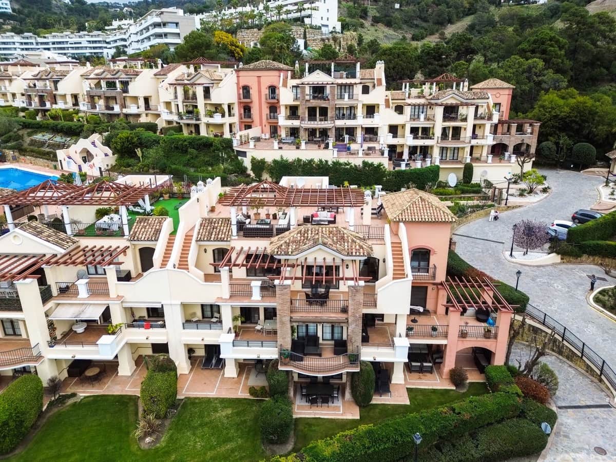 2 soveværelse Lejlighed til salg i Los Arqueros med swimmingpool garage - € 449.000 (Ref: 9671170)