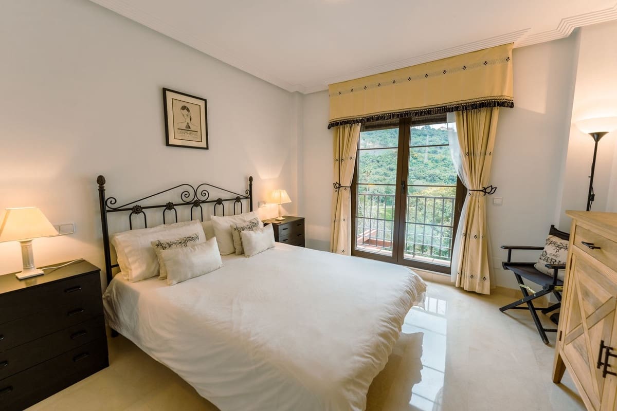 2 makuuhuone Huoneisto myytävänä paikassa Los Arqueros mukana uima-altaan 
autotalli - 449 000 € (Ref: 9671170)