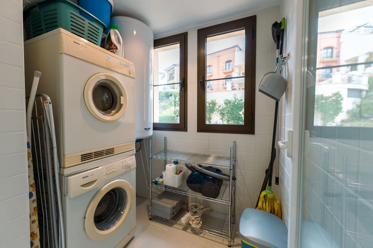 2 makuuhuone Huoneisto myytävänä paikassa Los Arqueros mukana uima-altaan 
autotalli - 449 000 € (Ref: 9671170)