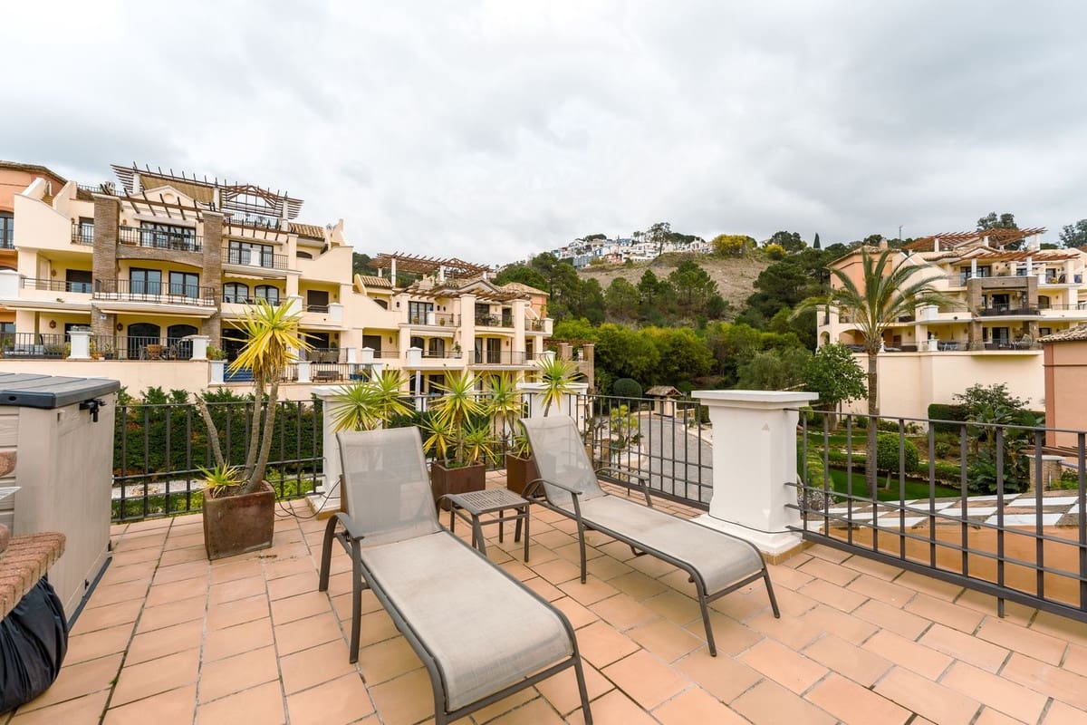 2 makuuhuone Huoneisto myytävänä paikassa Los Arqueros mukana uima-altaan 
autotalli - 449 000 € (Ref: 9671170)