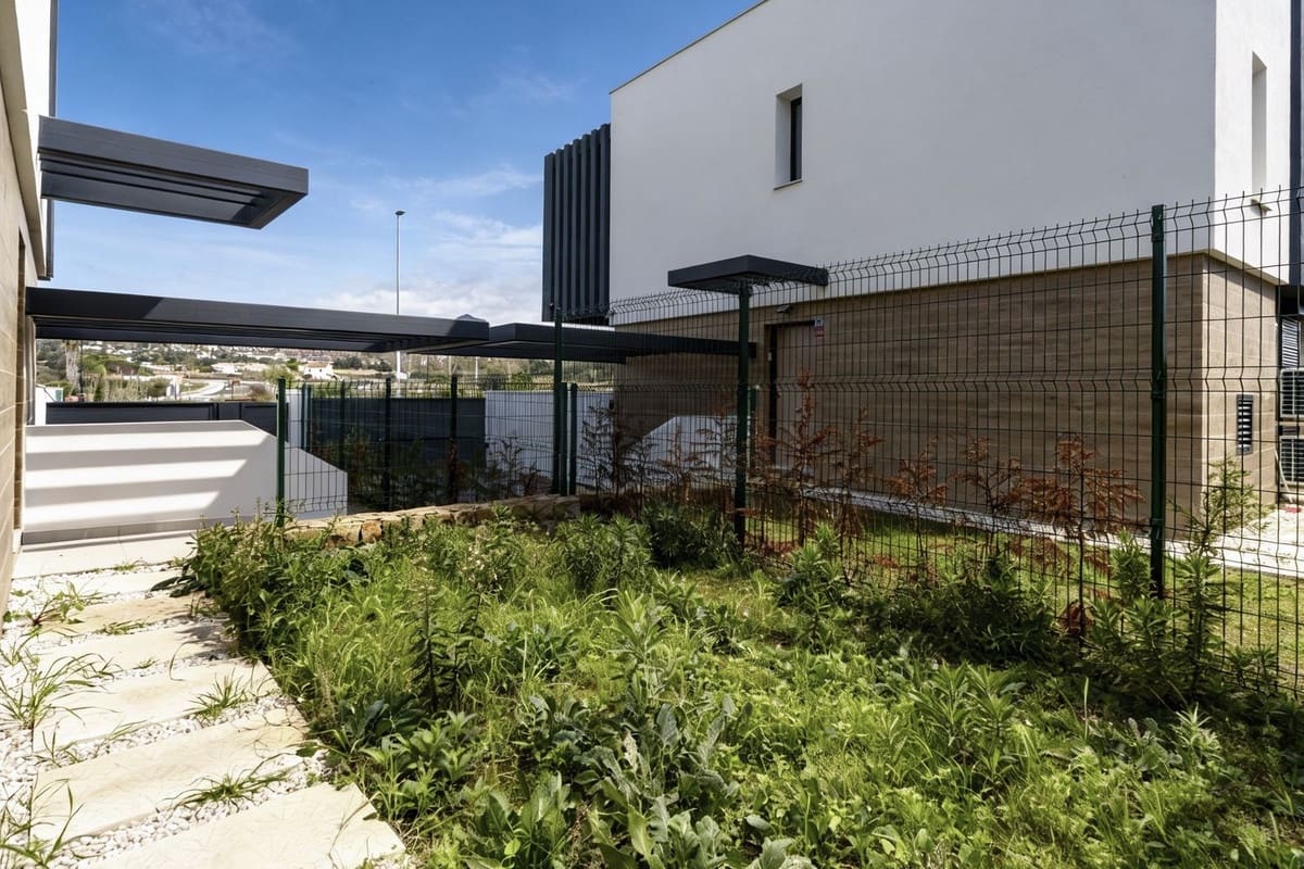 3 soverom Kjedet enebolig til salgs i Atalaya-Isdabe med svømmebasseng garasje - € 795 000 (Ref: 9673579)