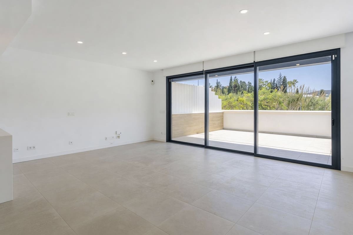 3 soverom Kjedet enebolig til salgs i Atalaya-Isdabe med svømmebasseng garasje - € 795 000 (Ref: 9673581)