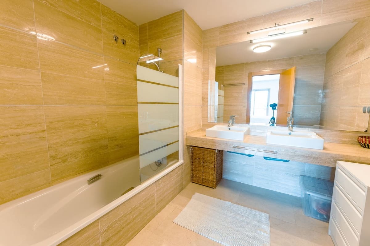 2 Zimmer Apartment zu verkaufen in Benahavis mit Pool Garage - 585.000 € (Ref: 9681436)