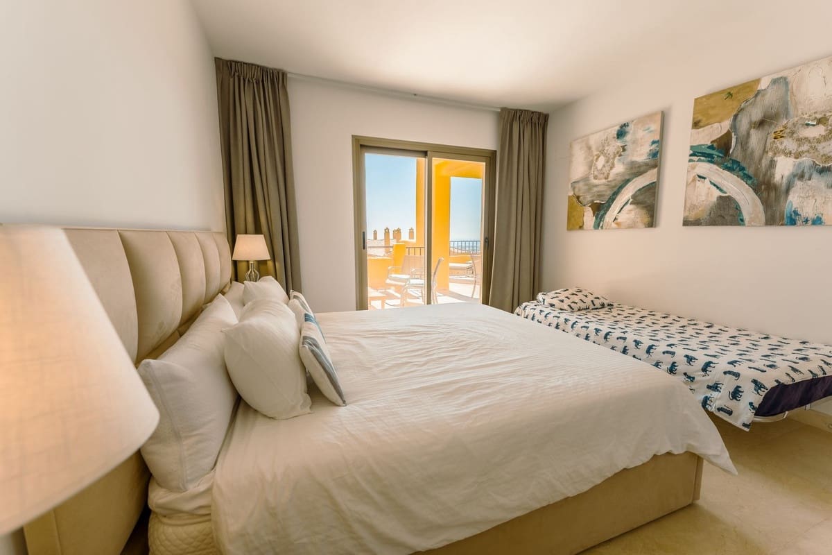 2 Zimmer Apartment zu verkaufen in Benahavis mit Pool Garage - 585.000 € (Ref: 9681436)