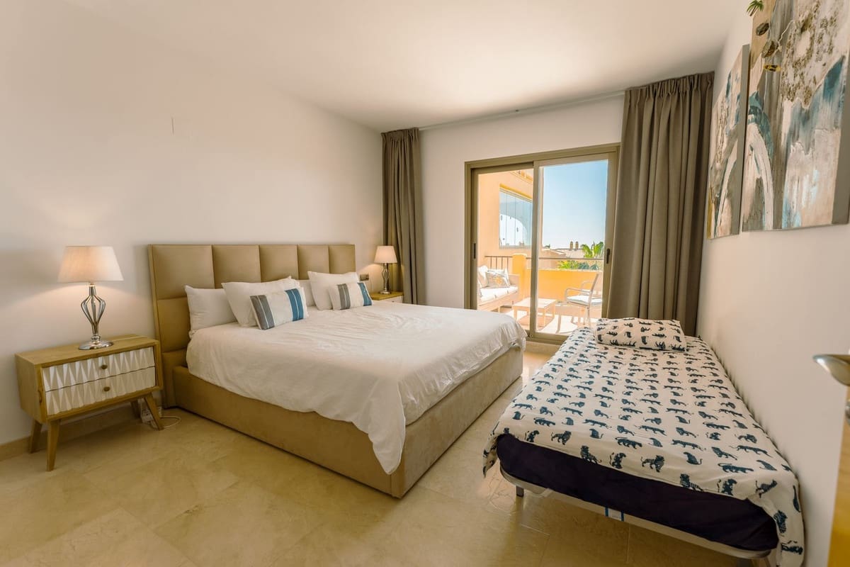 2 Zimmer Apartment zu verkaufen in Benahavis mit Pool Garage - 585.000 € (Ref: 9681436)