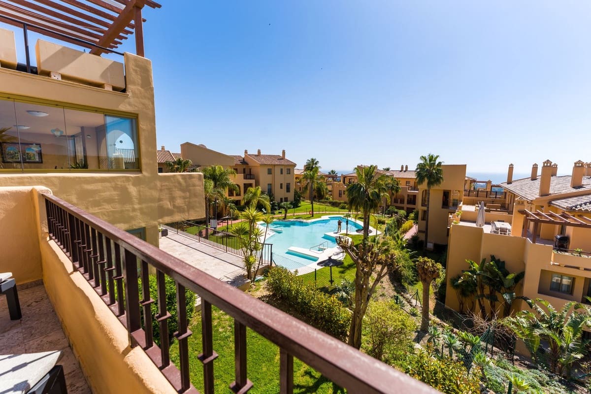 2 Zimmer Apartment zu verkaufen in Benahavis mit Pool Garage - 585.000 € (Ref: 9681436)