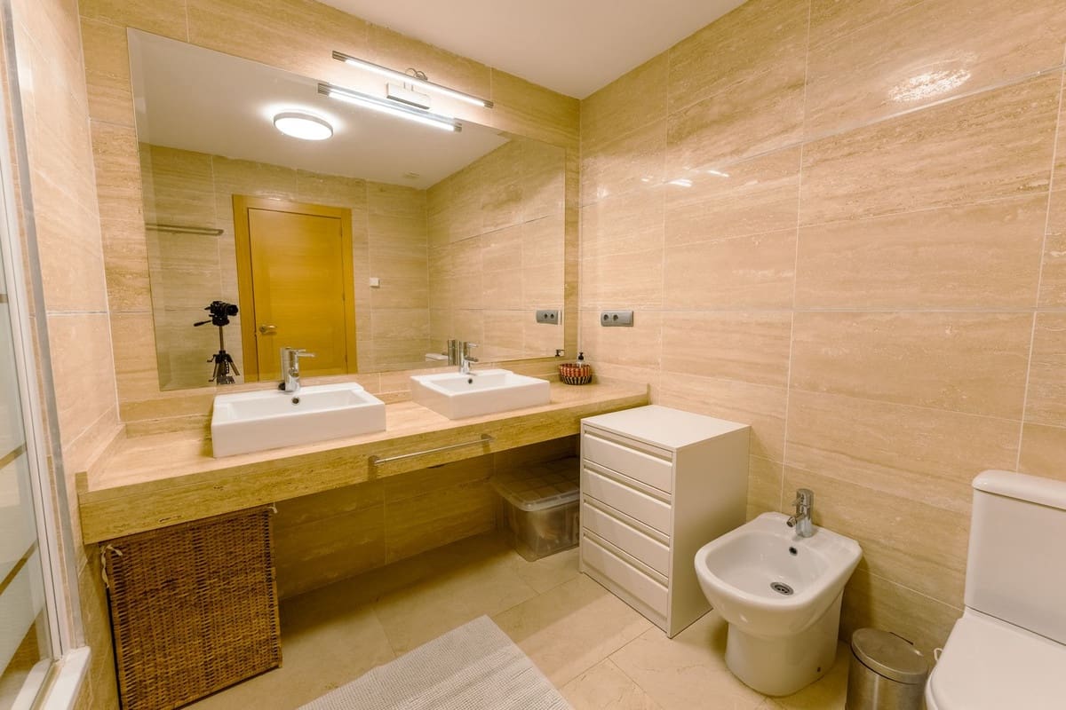 2 Zimmer Apartment zu verkaufen in Benahavis mit Pool Garage - 585.000 € (Ref: 9681436)