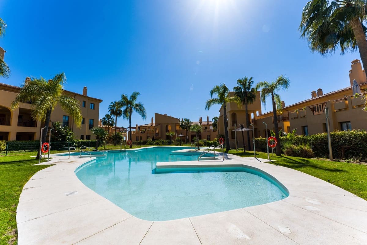 2 Zimmer Apartment zu verkaufen in Benahavis mit Pool Garage - 585.000 € (Ref: 9681436)