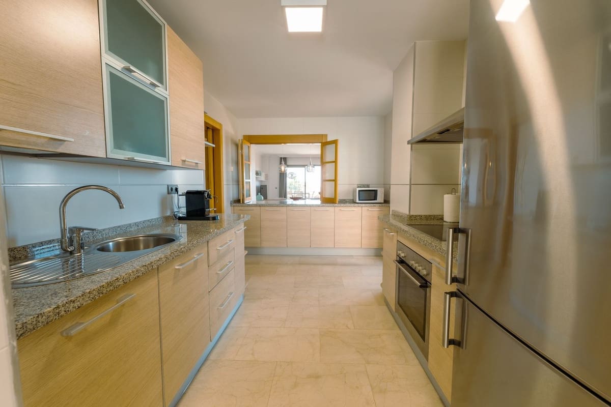 2 Zimmer Apartment zu verkaufen in Benahavis mit Pool Garage - 585.000 € (Ref: 9681436)
