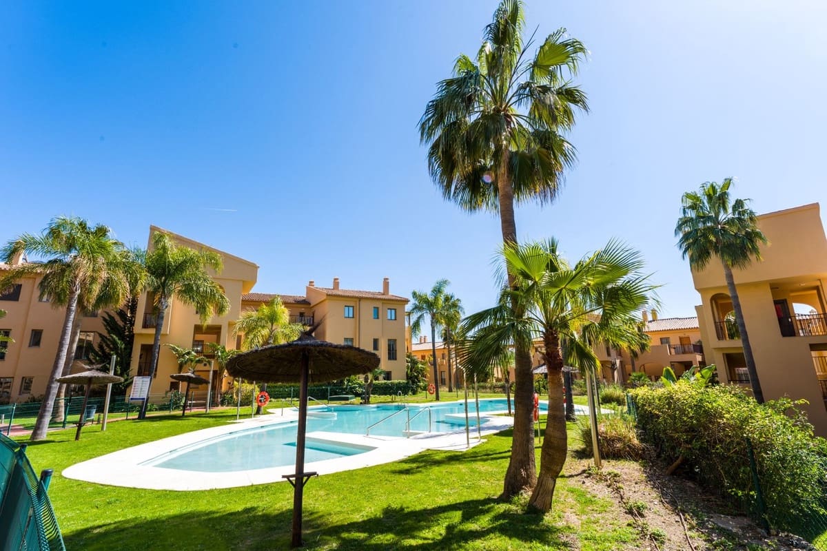 2 Zimmer Apartment zu verkaufen in Benahavis mit Pool Garage - 585.000 € (Ref: 9681436)