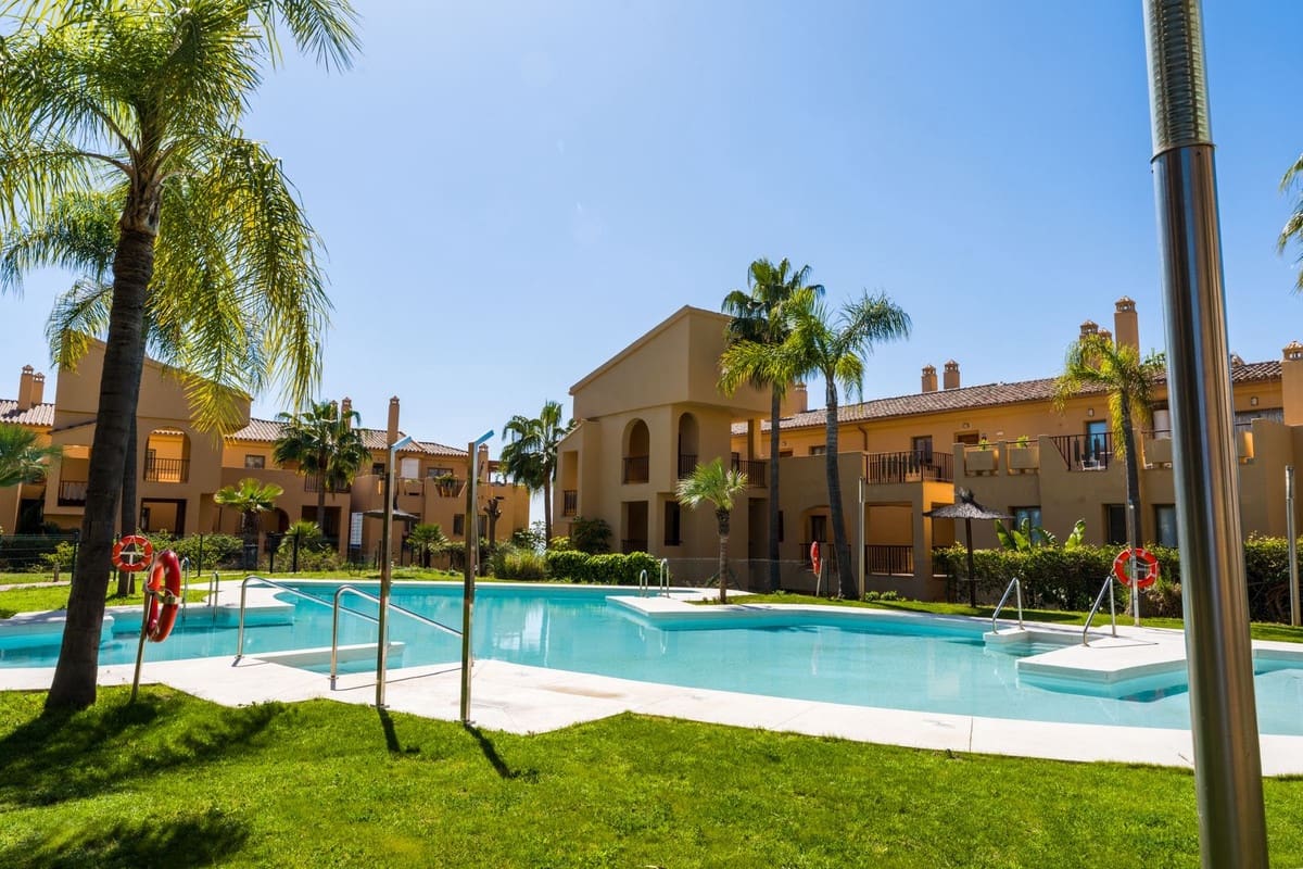 2 Zimmer Apartment zu verkaufen in Benahavis mit Pool Garage - 585.000 € (Ref: 9681436)