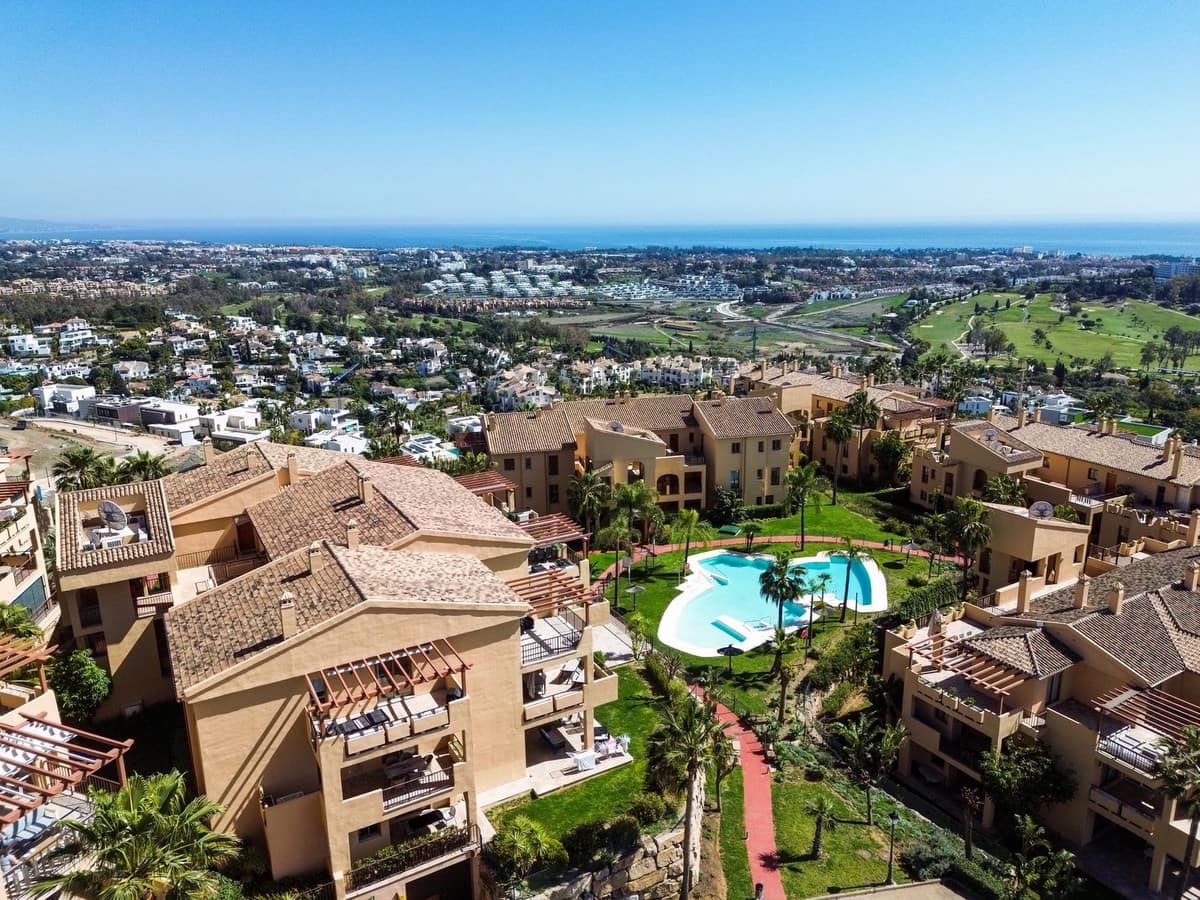 2 Zimmer Apartment zu verkaufen in Benahavis mit Pool Garage - 585.000 € (Ref: 9681436)
