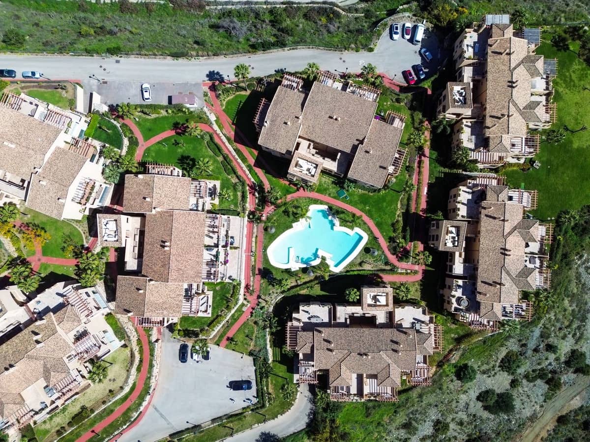 2 Zimmer Apartment zu verkaufen in Benahavis mit Pool Garage - 585.000 € (Ref: 9681436)