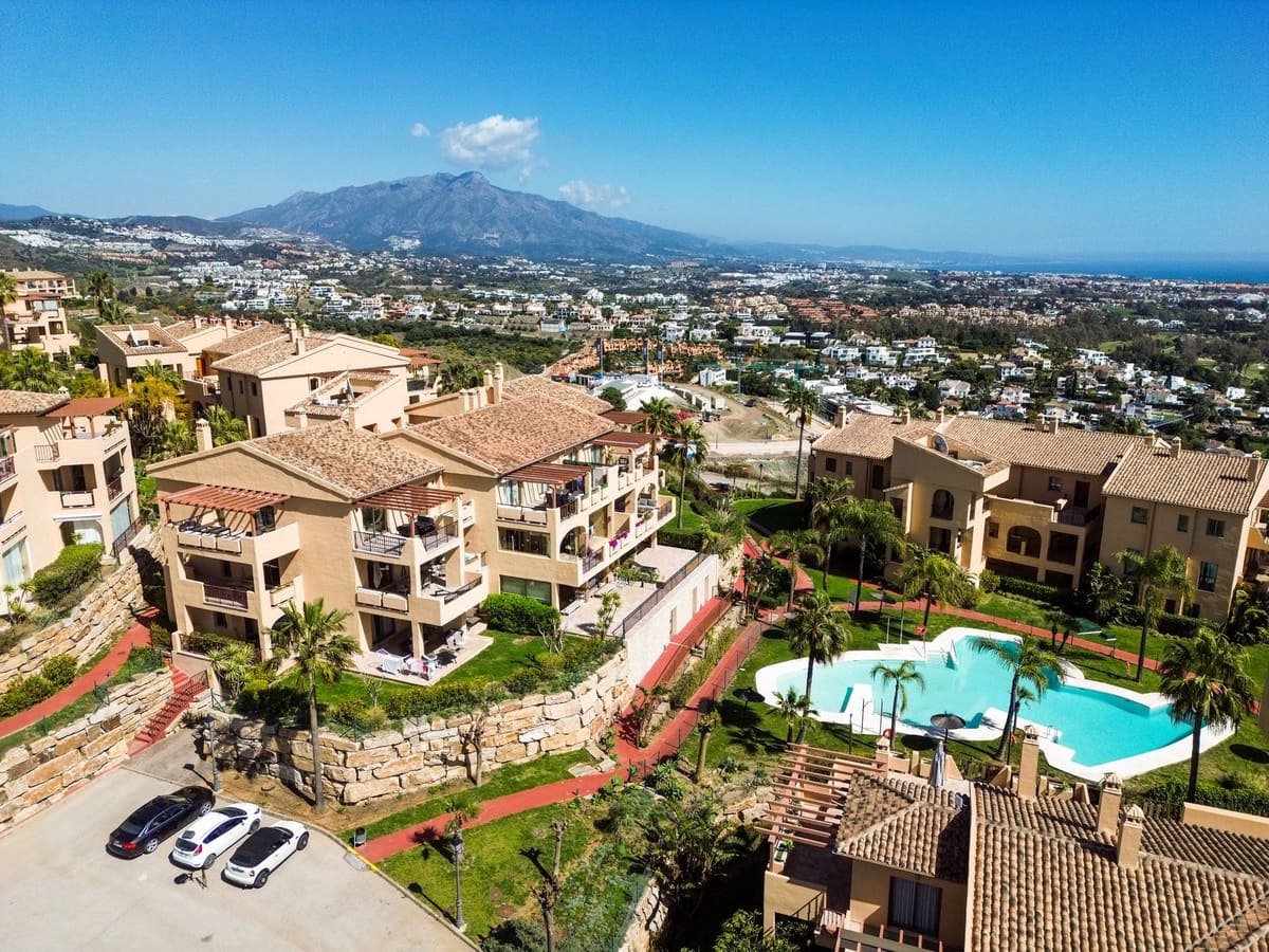 2 Zimmer Apartment zu verkaufen in Benahavis mit Pool Garage - 585.000 € (Ref: 9681436)