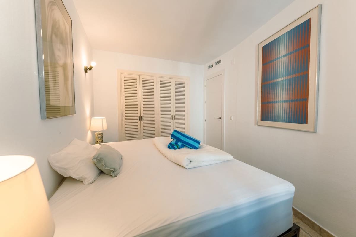 4 quarto Casa em Banda para arrendamento para férias em Cabopino com piscina Garagem - 1 950 € (Ref: 9696783)