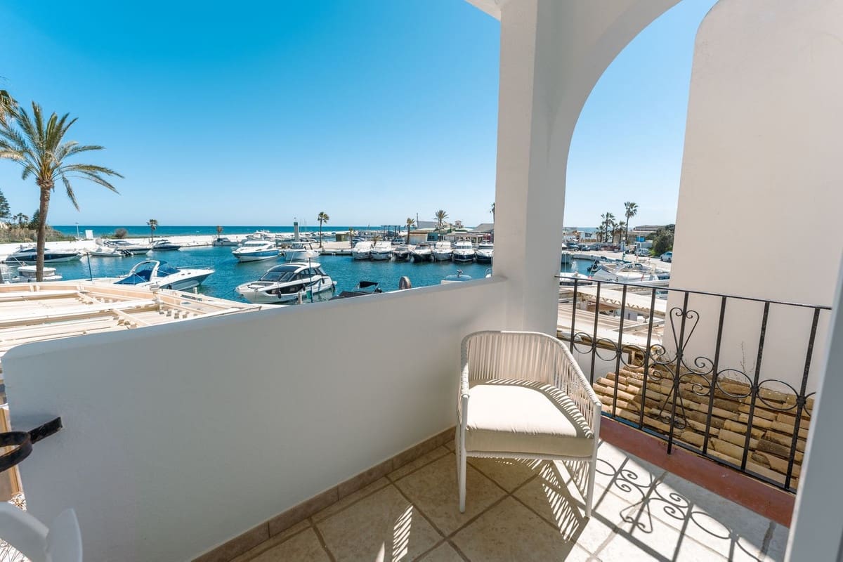 4 quarto Casa em Banda para arrendamento para férias em Cabopino com piscina Garagem - 1 950 € (Ref: 9696783)