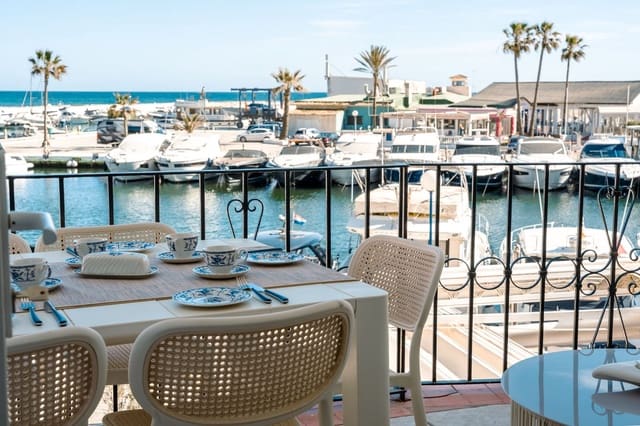   4 soveværelse   ferieByhus i Cabopino, Marbella med   swimmingpool  garage  - € 1.950 (Ref: 9696783)