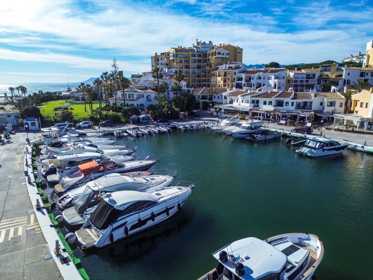 4 Zimmer Ferienhaus in Cabopino mit Pool Garage - 1.950 € (Ref: 9696783)