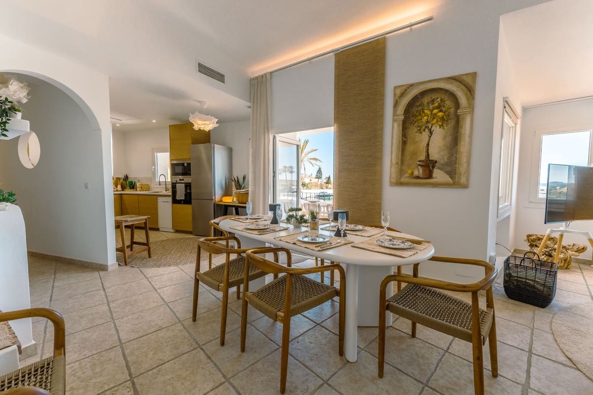 4 bedroom Townhouse for holiday rental in Cabopino with pool garage - € 1,950 (Ref: 9696783)
