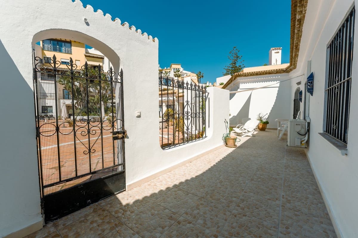 4 bedroom Townhouse for holiday rental in Cabopino with pool garage - € 1,950 (Ref: 9696783)