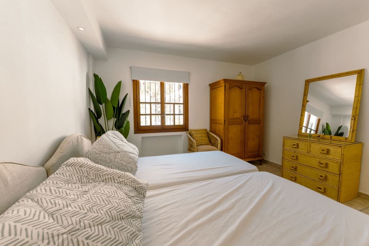 4 bedroom Townhouse for holiday rental in Cabopino with pool garage - € 1,950 (Ref: 9696783)