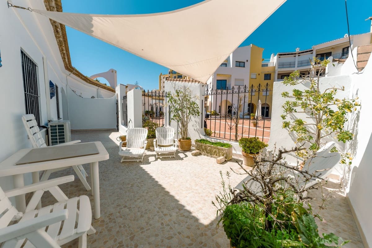 4 bedroom Townhouse for holiday rental in Cabopino with pool garage - € 1,950 (Ref: 9696783)