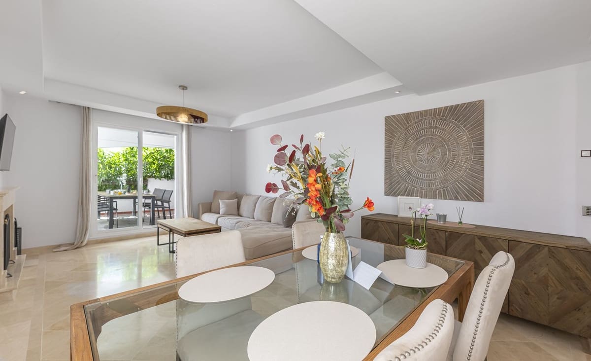 2 bedroom Apartment for rent in Nueva Andalucia with pool garage - € 2,800 (Ref: 9700133)