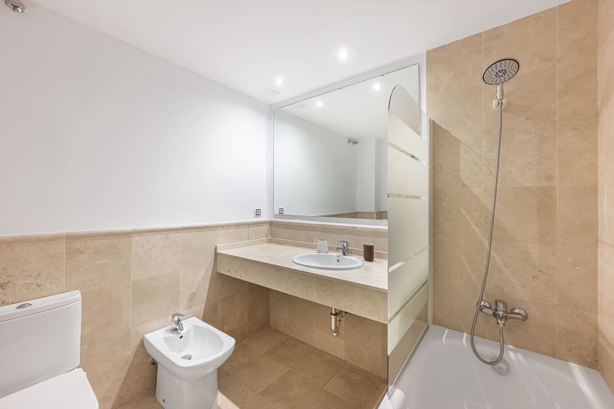 2 bedroom Apartment for rent in Nueva Andalucia with pool garage - € 2,800 (Ref: 9700133)