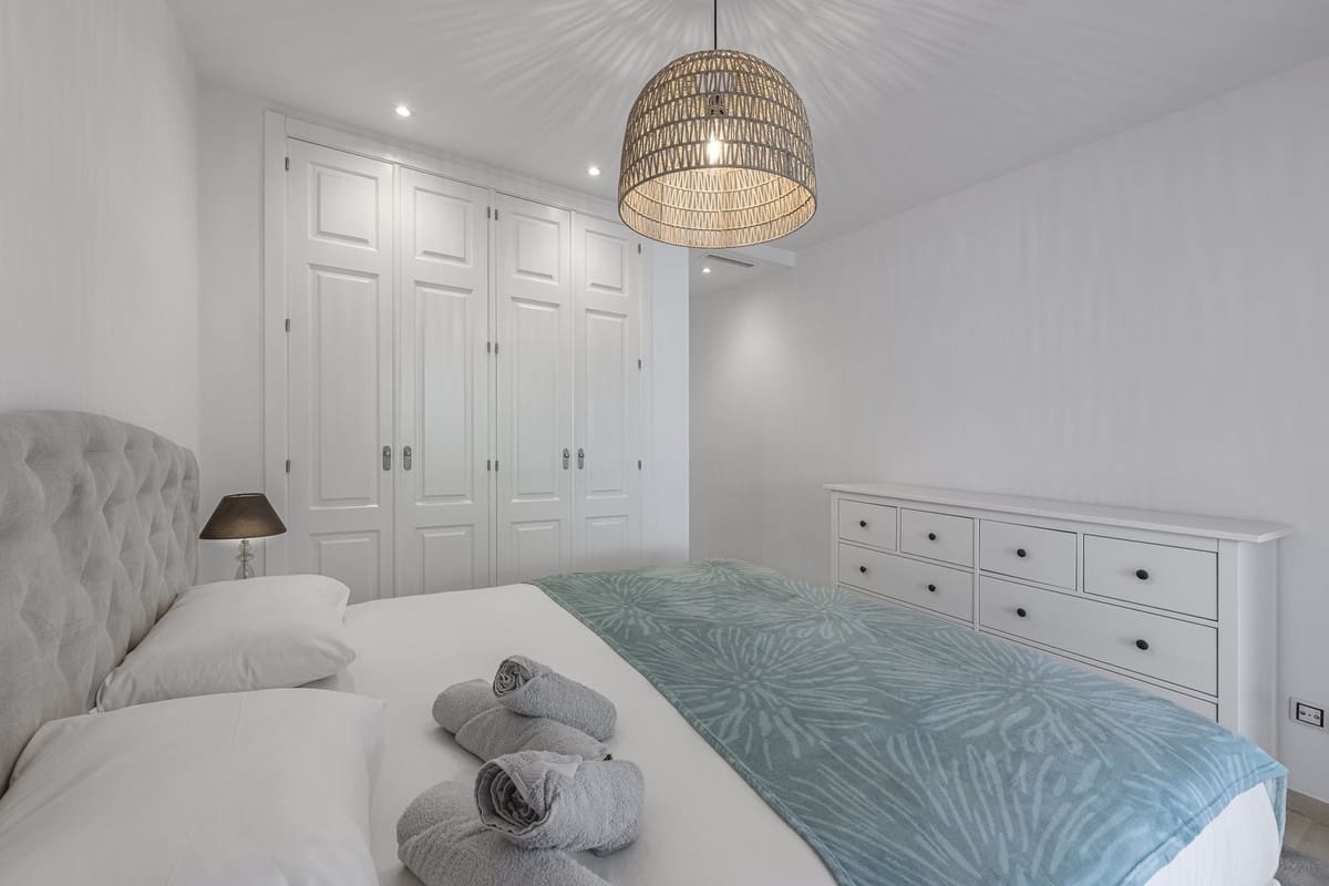 2 bedroom Apartment for rent in Nueva Andalucia with pool garage - € 2,800 (Ref: 9700133)