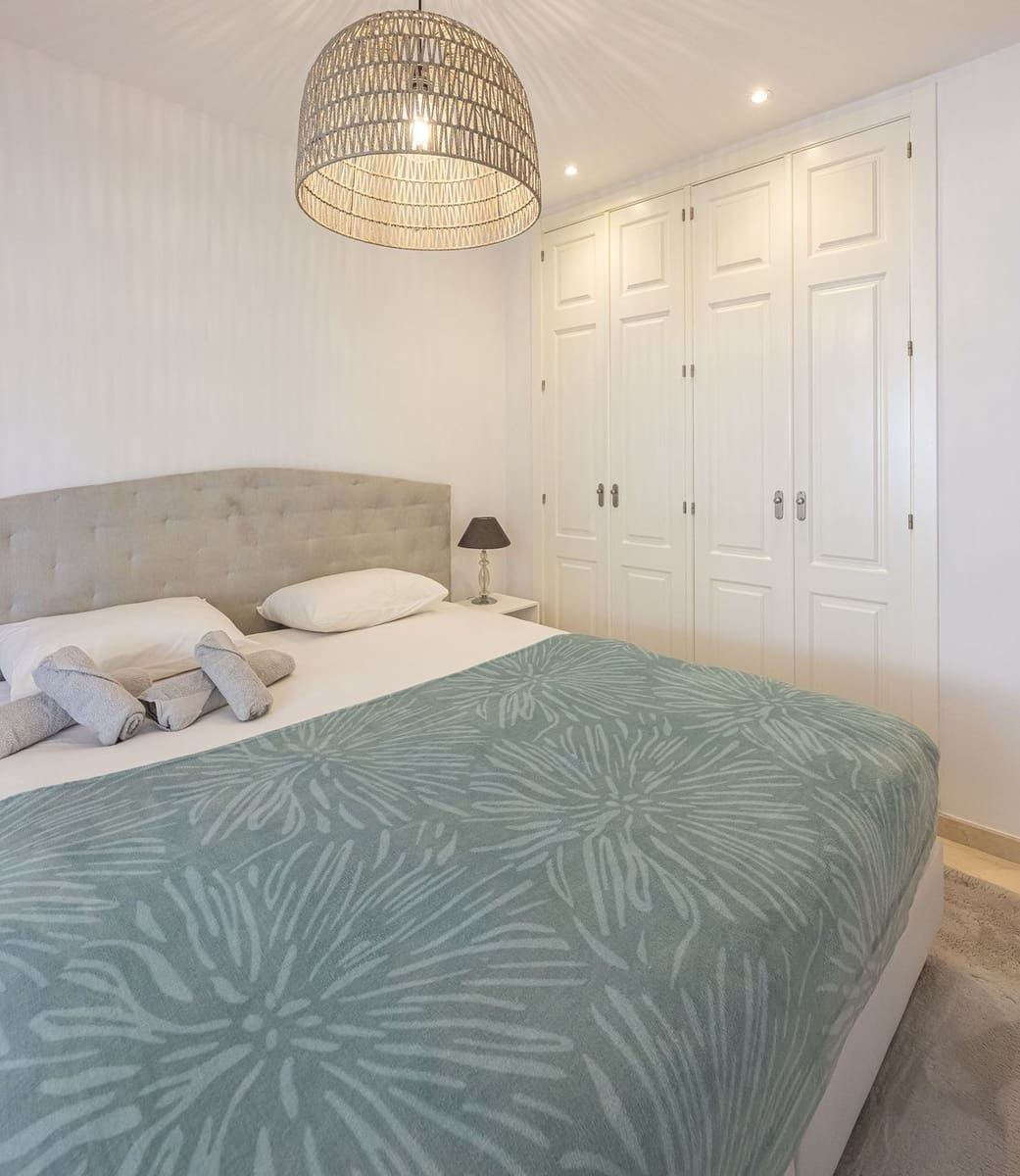 2 bedroom Apartment for rent in Nueva Andalucia with pool garage - € 2,800 (Ref: 9700133)