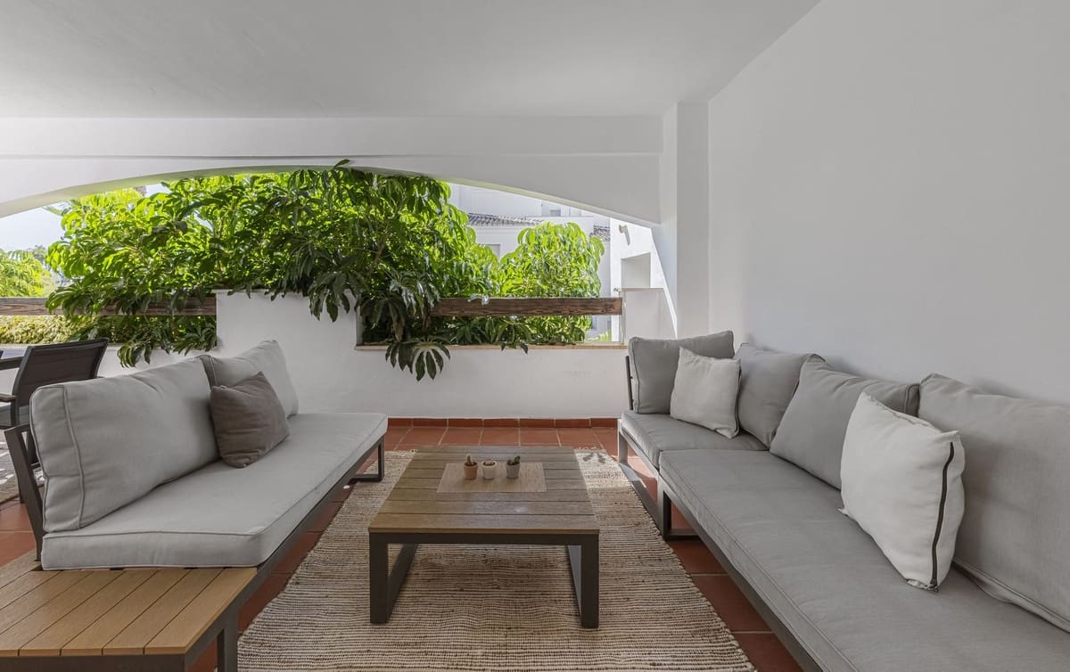 2 bedroom Apartment for rent in Nueva Andalucia with pool garage - € 2,800 (Ref: 9700133)