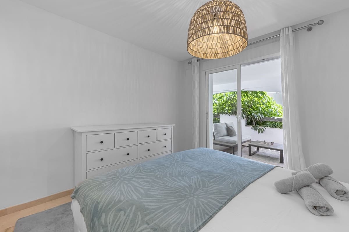 2 bedroom Apartment for rent in Nueva Andalucia with pool garage - € 2,800 (Ref: 9700133)