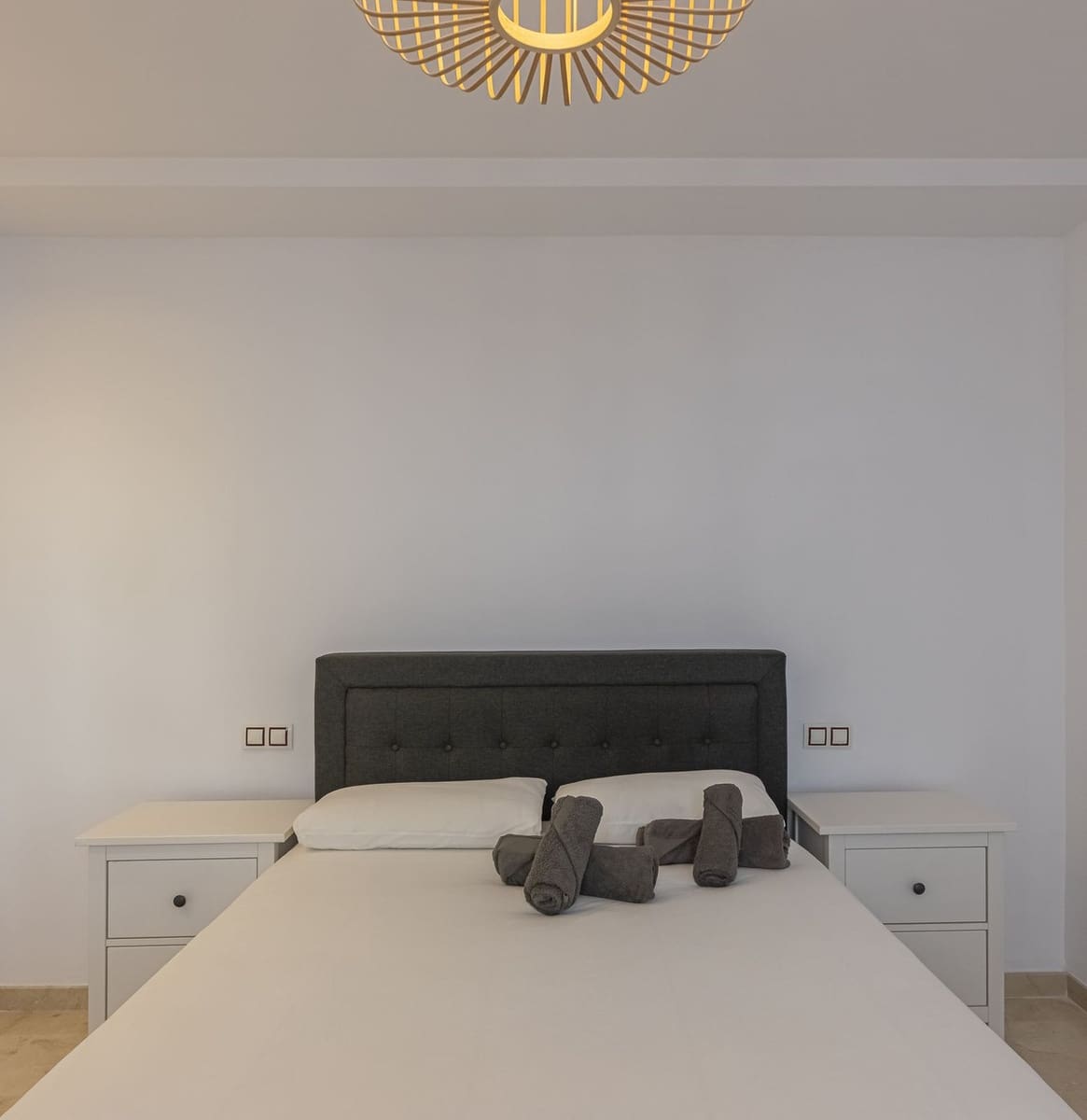 2 bedroom Apartment for rent in Nueva Andalucia with pool garage - € 2,800 (Ref: 9700133)