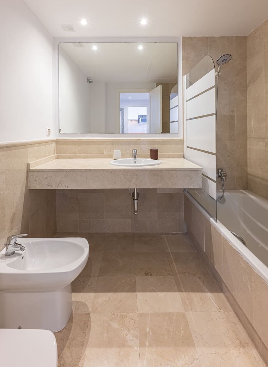 2 bedroom Apartment for rent in Nueva Andalucia with pool garage - € 2,800 (Ref: 9700133)