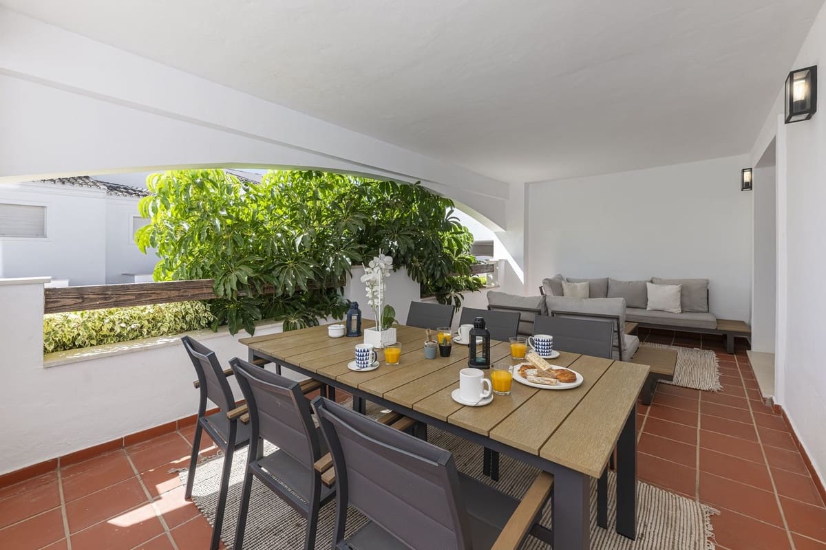 2 bedroom Apartment for rent in Nueva Andalucia with pool garage - € 2,800 (Ref: 9700133)