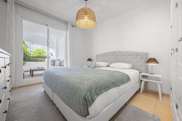 2 soverom Leilighet til leie i Nueva Andalucia, Marbella med svømmebasseng garasje - € 2 800 (Ref: 9700133)