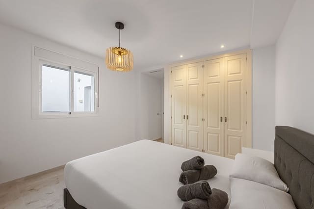 2 soverom Leilighet til leie i Nueva Andalucia, Marbella med svømmebasseng garasje - € 2 800 (Ref: 9700133)