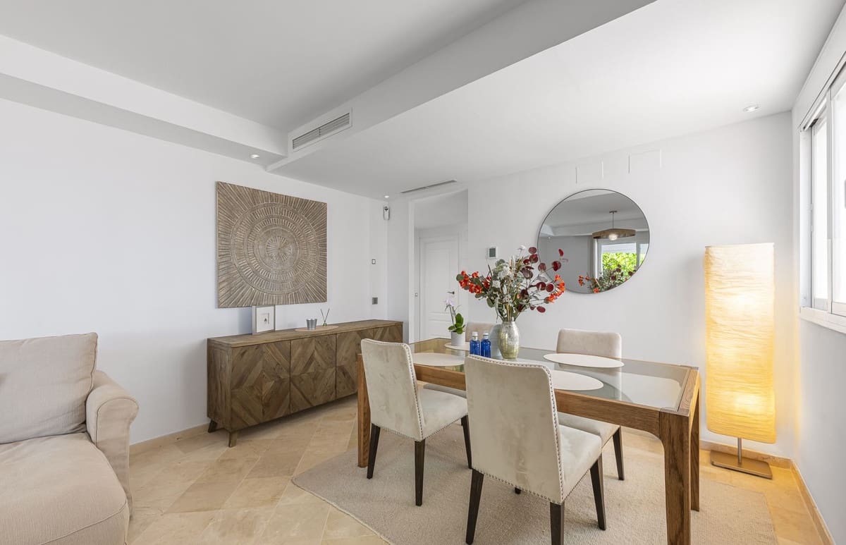 2 bedroom Apartment for rent in Nueva Andalucia with pool garage - € 2,800 (Ref: 9700133)