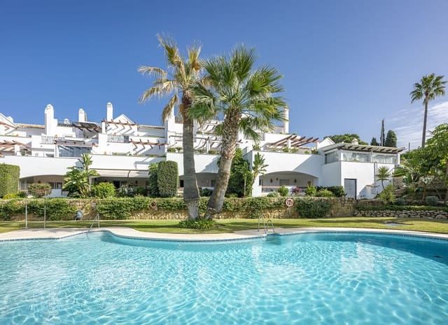 2 soverom Leilighet til leie i Nueva Andalucia, Marbella med svømmebasseng garasje - € 2 800 (Ref: 9700133)
