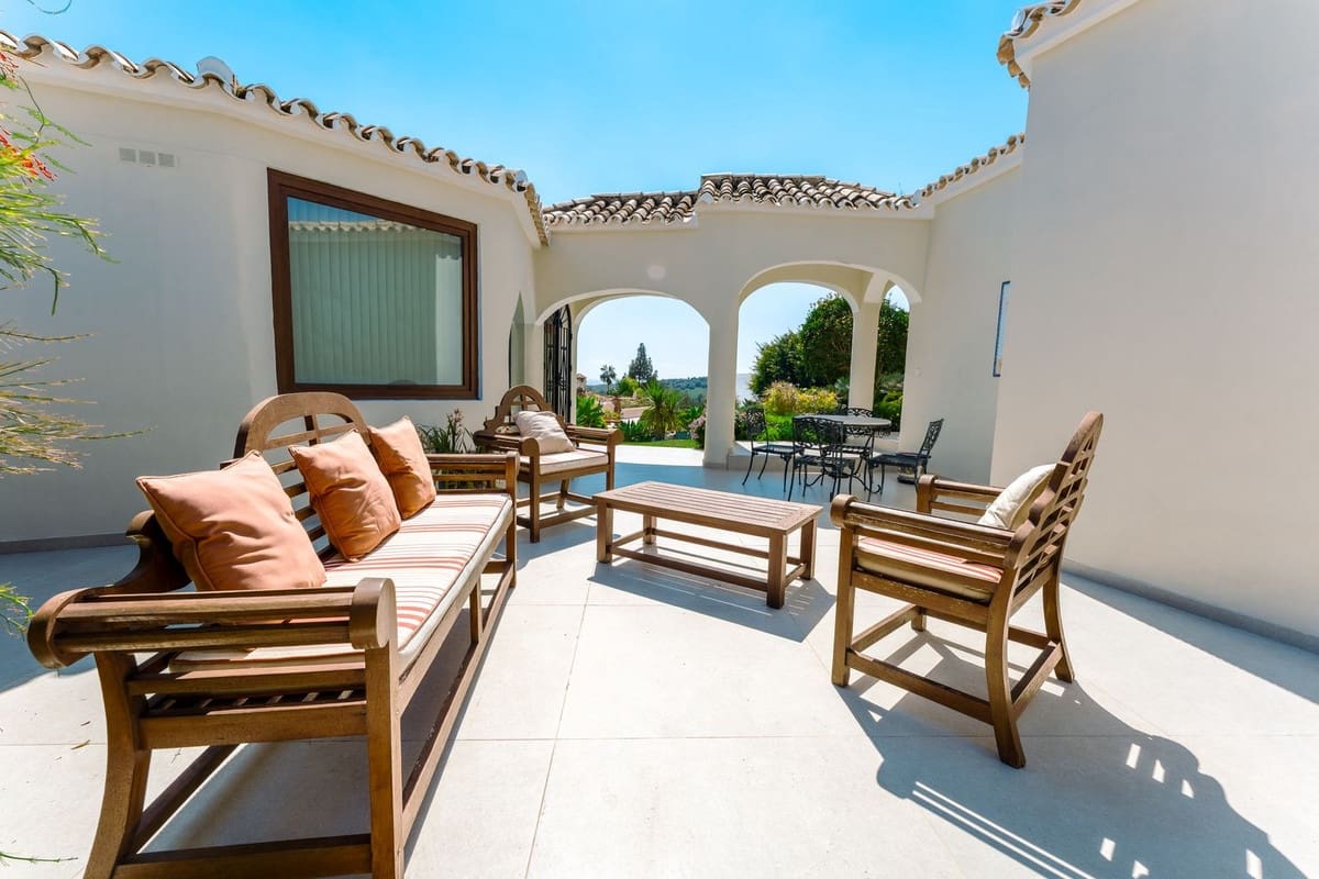 4 soveværelse Villa til salg i Benahavis med swimmingpool garage - € 3.485.000 (Ref: 9724890)