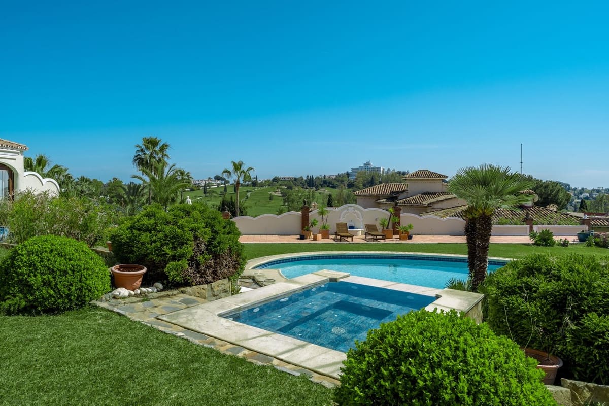 4 bedroom Villa for sale in Benahavis with pool garage - € 3,485,000 (Ref: 9724890)